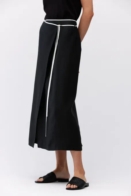 Černá lněná sukně s vázáním