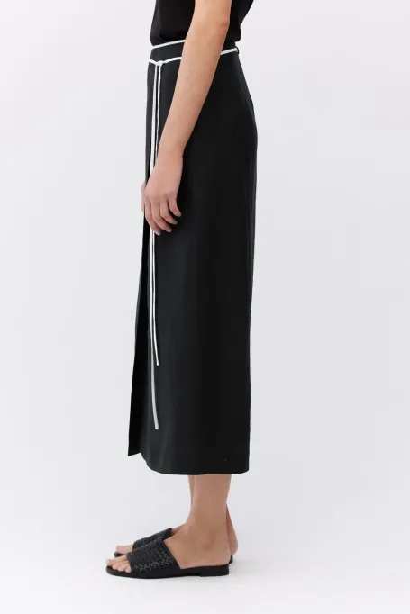 Černá lněná sukně s vázáním