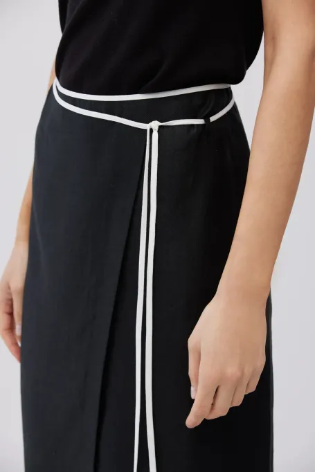 Černá lněná sukně s vázáním