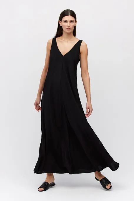 Černé maxi šaty ve tvaru trapezu z hedvábí