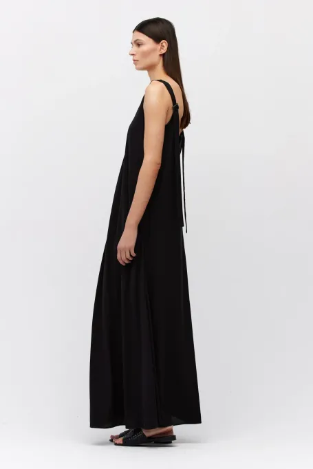 Černé maxi šaty ve tvaru trapezu z hedvábí