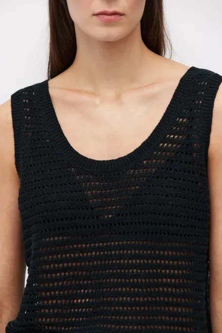Černý krajkový top z pleteniny z lnu