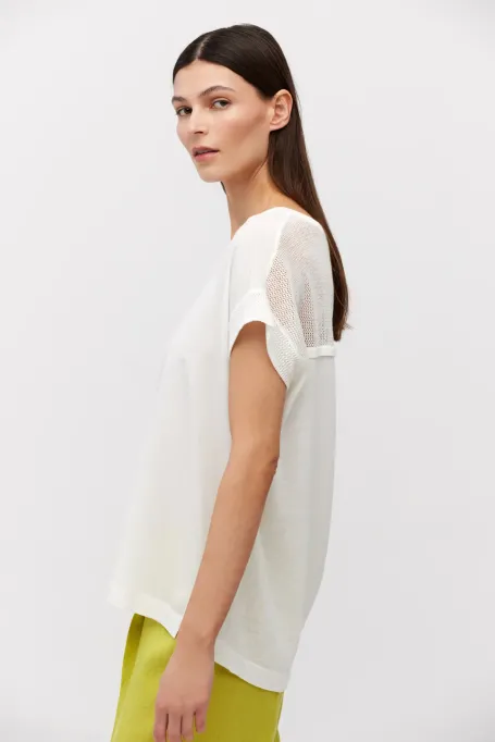 Bílý pletený top se satinovým efektem