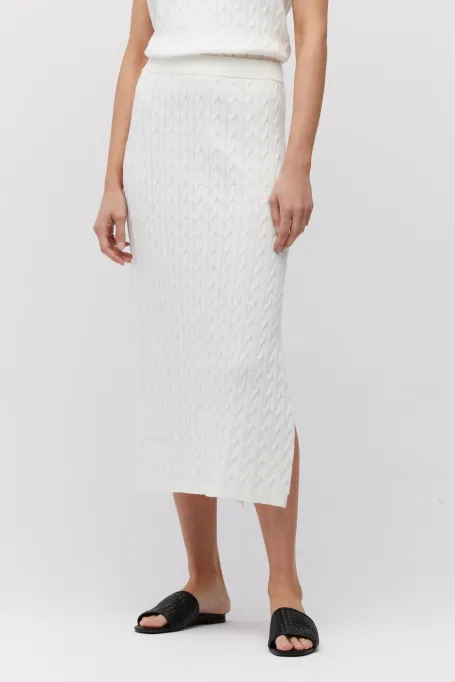 Bílá sukně s pleteným vzorem