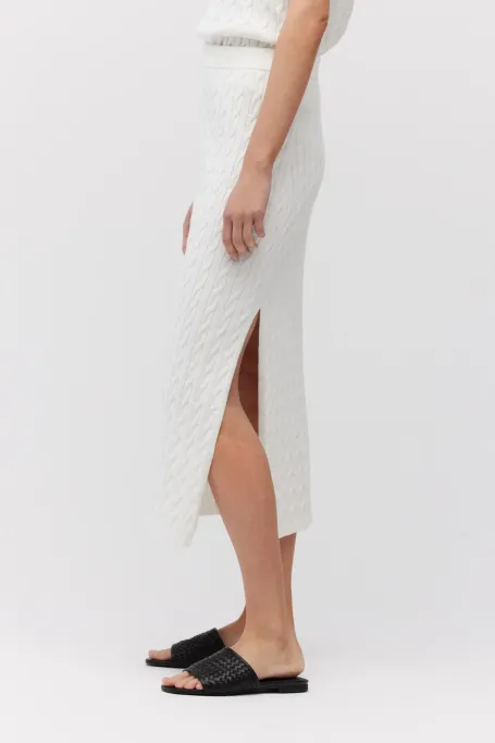Bílá sukně s pleteným vzorem