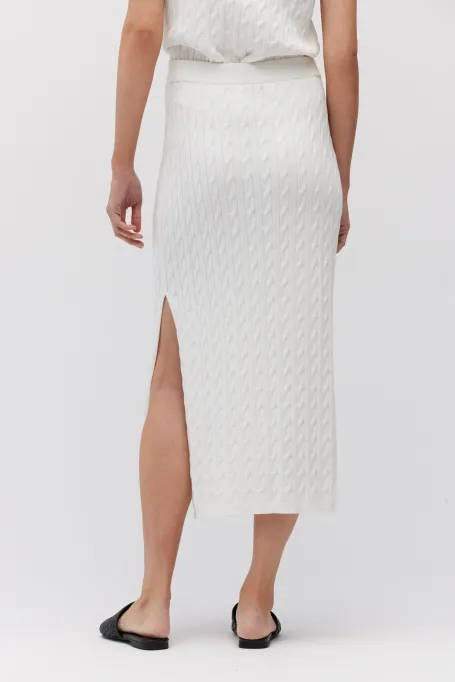 Bílá sukně s pleteným vzorem