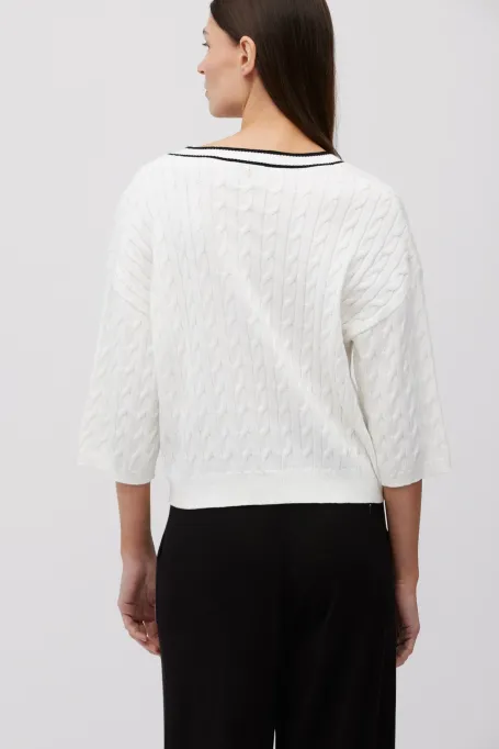 Bílý kardigan s copánkovým vzorem