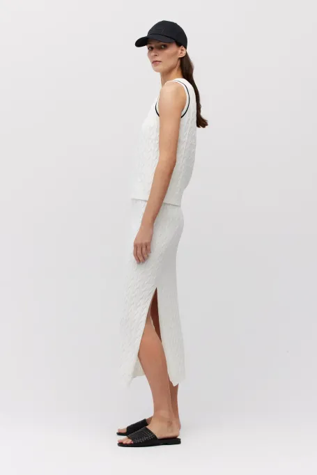 Bílý top s copánkovým vzorem