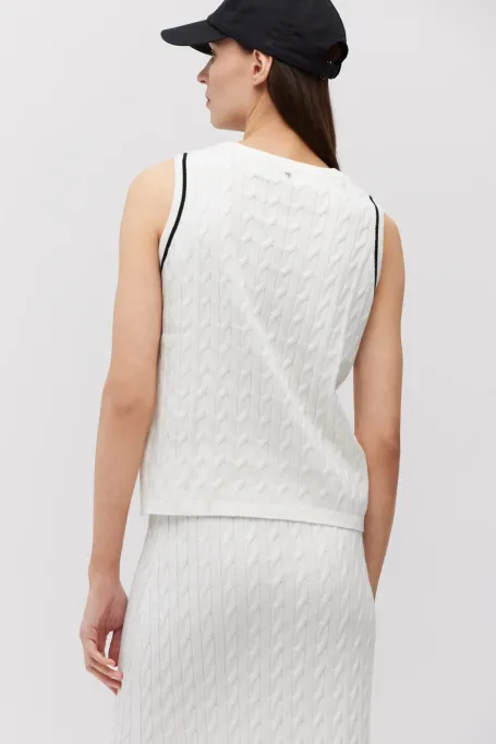 Bílý top s copánkovým vzorem