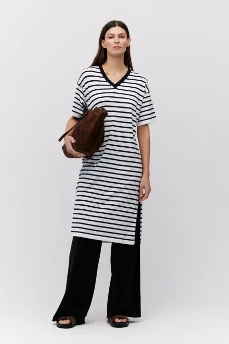 Bílá pruhovaná tubová šaty