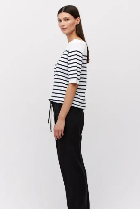 Halenka s hedvábím v pruzích