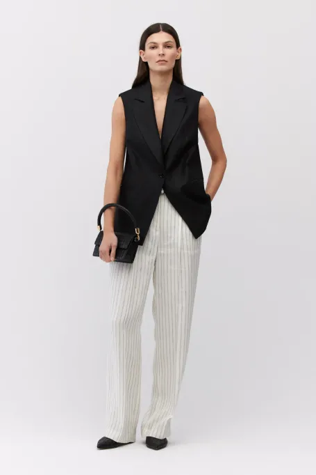 Černá lněná vestou s úzkým střihem