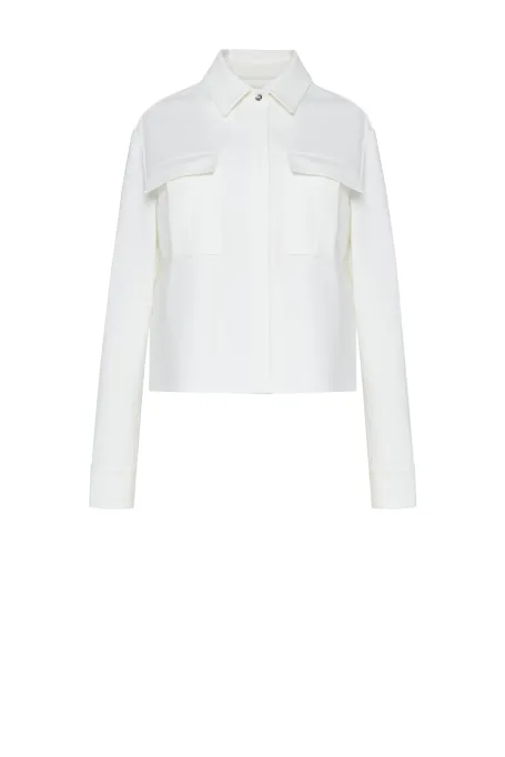 Bílý košilový sak s kapsami