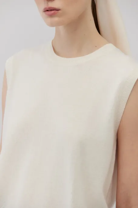 Bílý pletený top s kašmírem