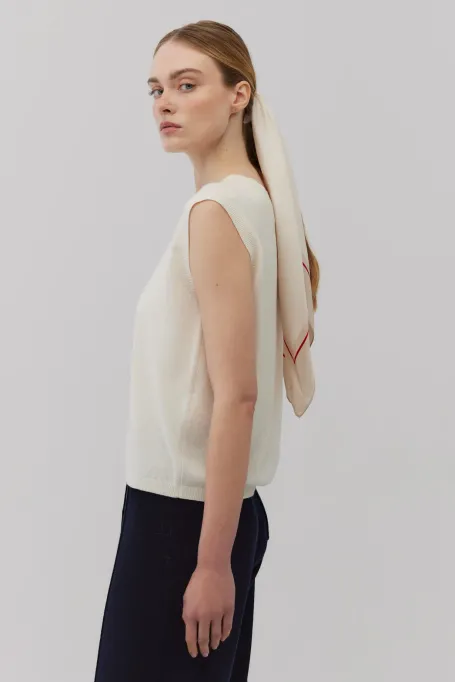 Bílý pletený top s kašmírem