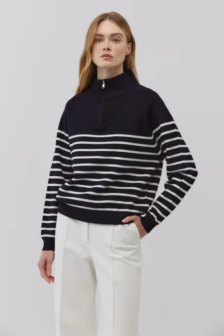 Granátový svetr v pruzích z merinové vlny