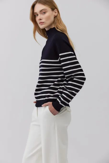 Granátový svetr v pruzích z merinové vlny