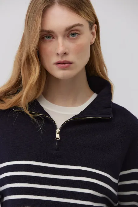 Granátový svetr v pruzích z merinové vlny