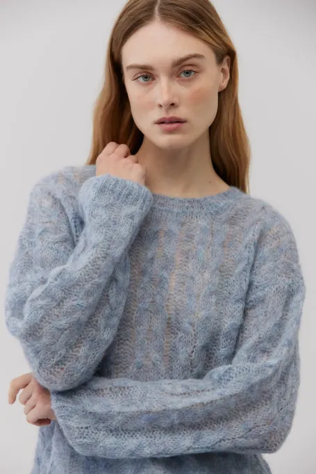 Jasnoniebieský svetr z alpakové vlny