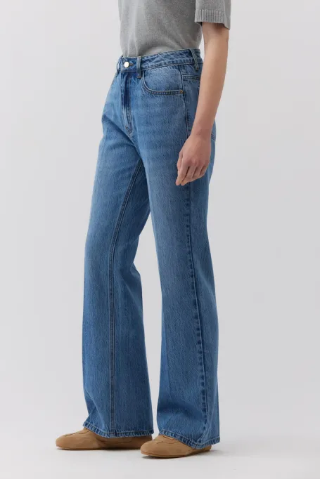 Jeansy bootcut z wysokim stanem
