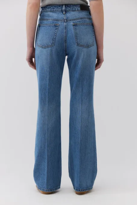 Jeansy bootcut z wysokim stanem