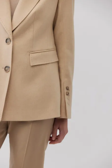 Kurtka z velbloudí vlny v barvě albínové béžové