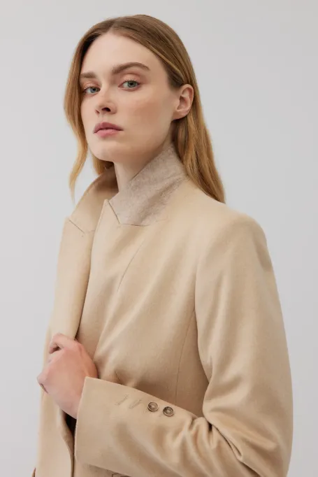 Kurtka z velbloudí vlny v barvě albínové béžové
