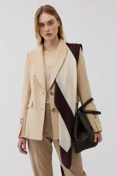 Kurtka z velbloudí vlny v barvě albínové béžové