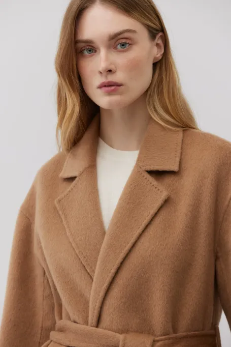 Kamelí kabát z dvoubarevné velbloudí vlny