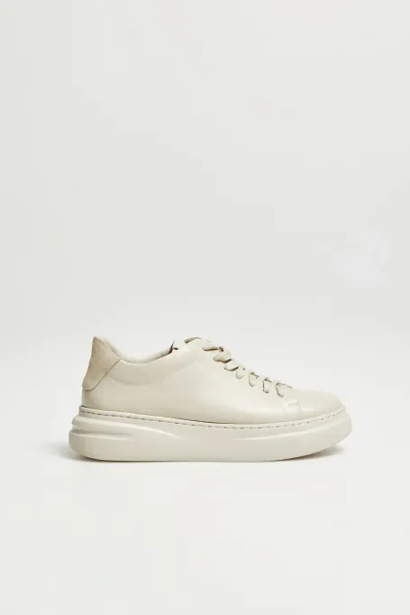 Béžové kožené sneakersy na platformě