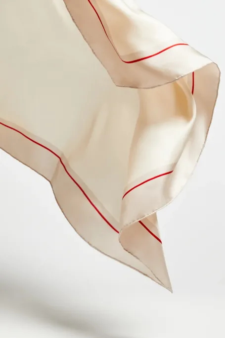 Béžový hedvábný šátek