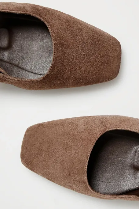 Hnědé slingback boty z nubukové kůže