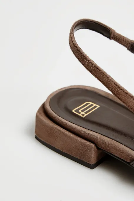 Hnědé slingback boty z nubukové kůže