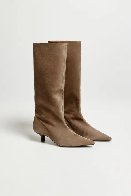 Zamszové kozačky na středním podpatku