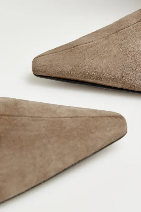 Zamszové kozačky na středním podpatku