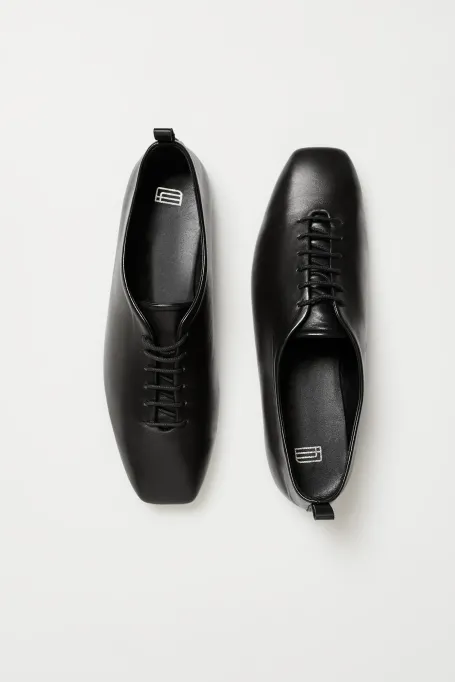 Měkké černé šněrovací baleríny