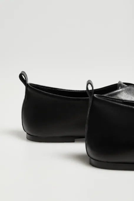 Měkké černé šněrovací baleríny