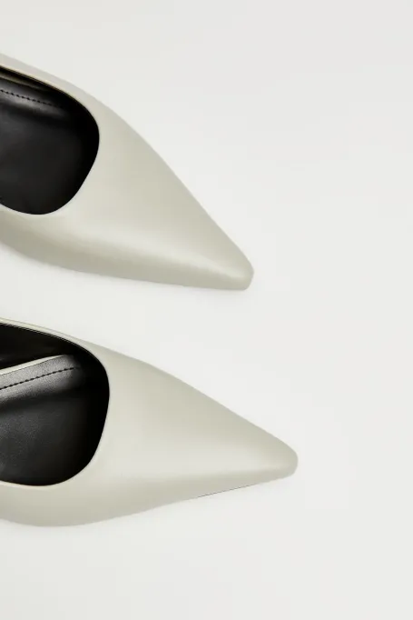 Jasnozelené kožené boty na podpatku s otevřenou patou