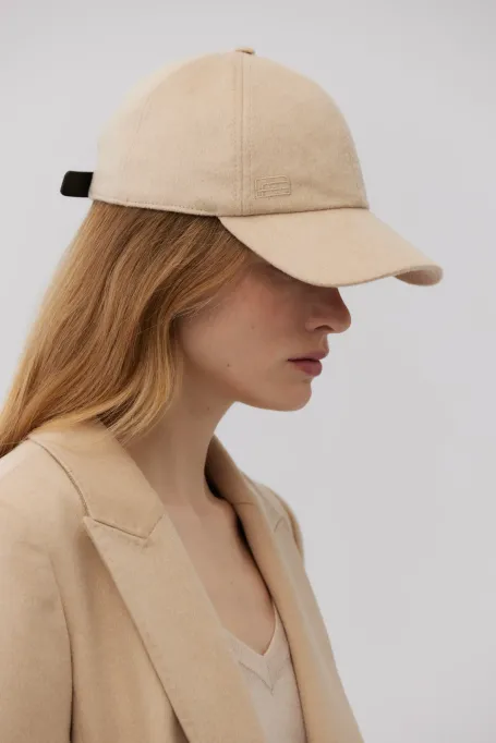 Bežová kšiltovka z velbloudí vlny