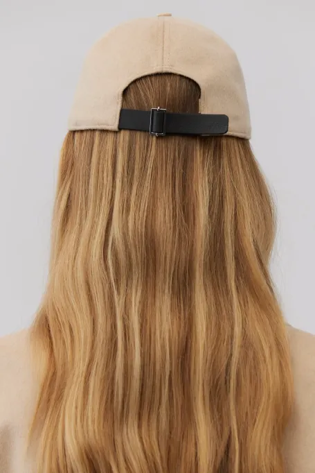 Bežová kšiltovka z velbloudí vlny