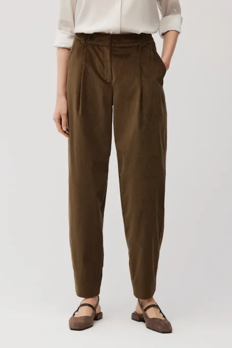 Volné hnědé manšestrové kalhoty