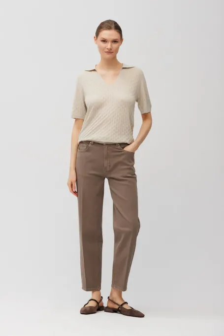 Hnědé džíny mom fit s vysokým pasem