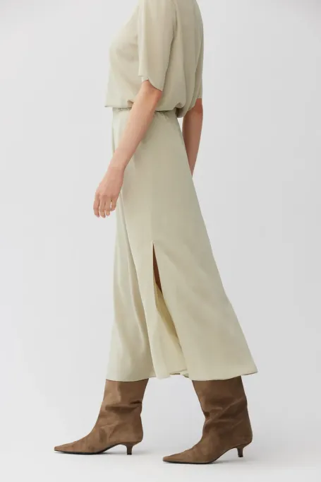 Jasnozelená midi sukně z hedvábí