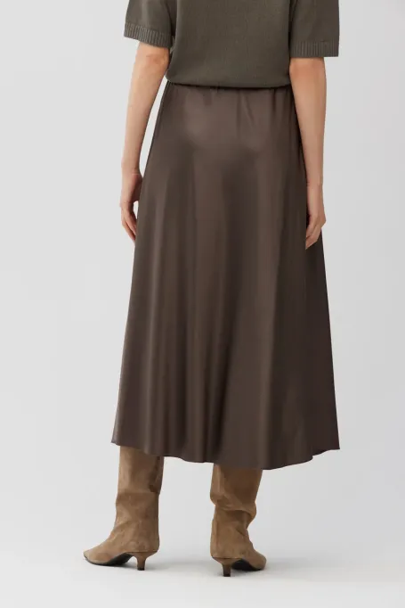 Hnědá hedvábná midi sukně