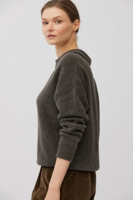 Hnědý polo svetr s alpaka vlnou