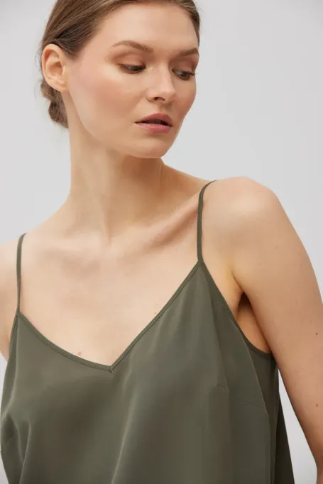 Zelený hedvábný top na ramínkách