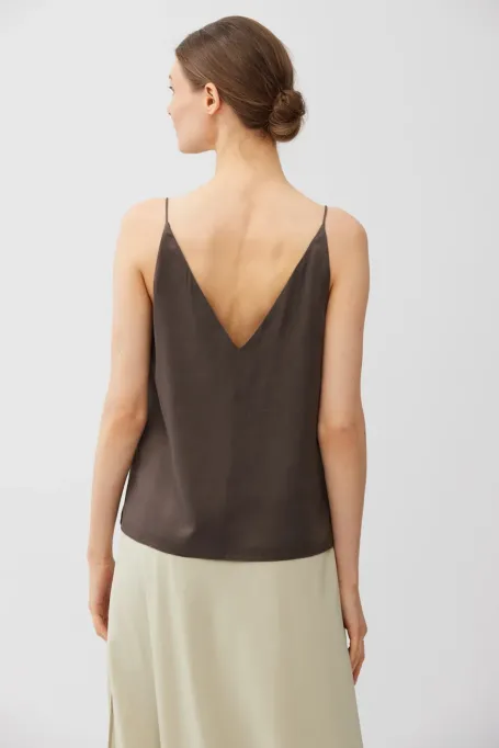 Hnědý hedvábný top s výstřihem do V