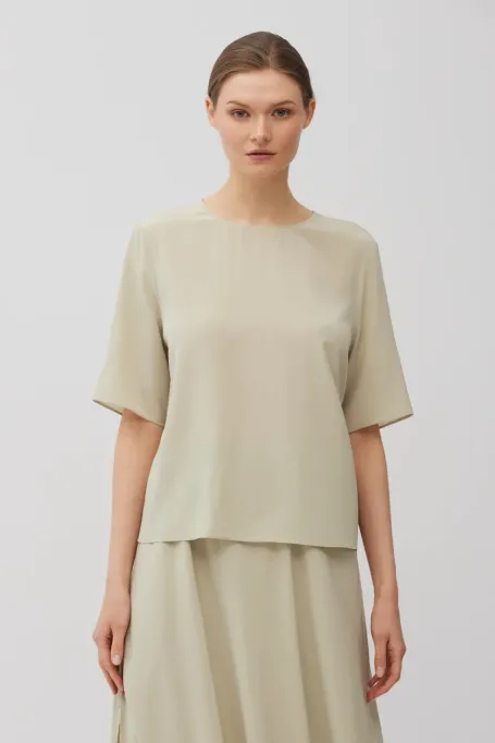 Jasnozelená blůza z hedvábí s krátkým rukávem