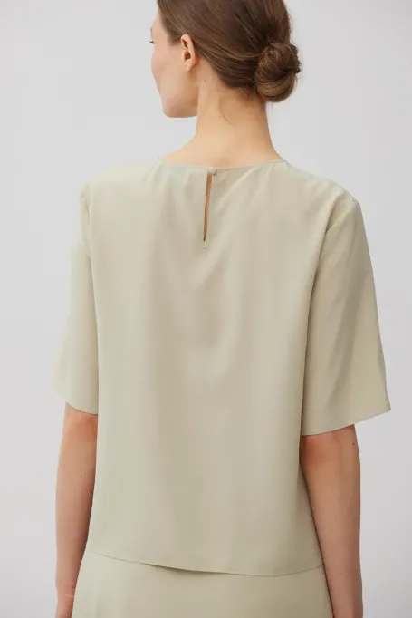 Jasnozelená blůza z hedvábí s krátkým rukávem
