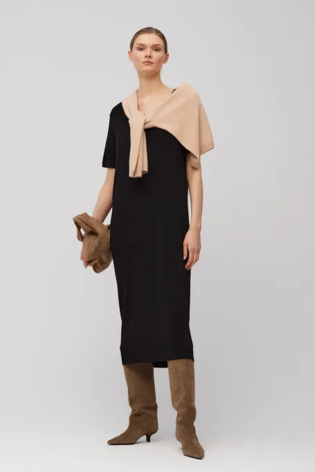 Černé pletené šaty s výstřihem do V